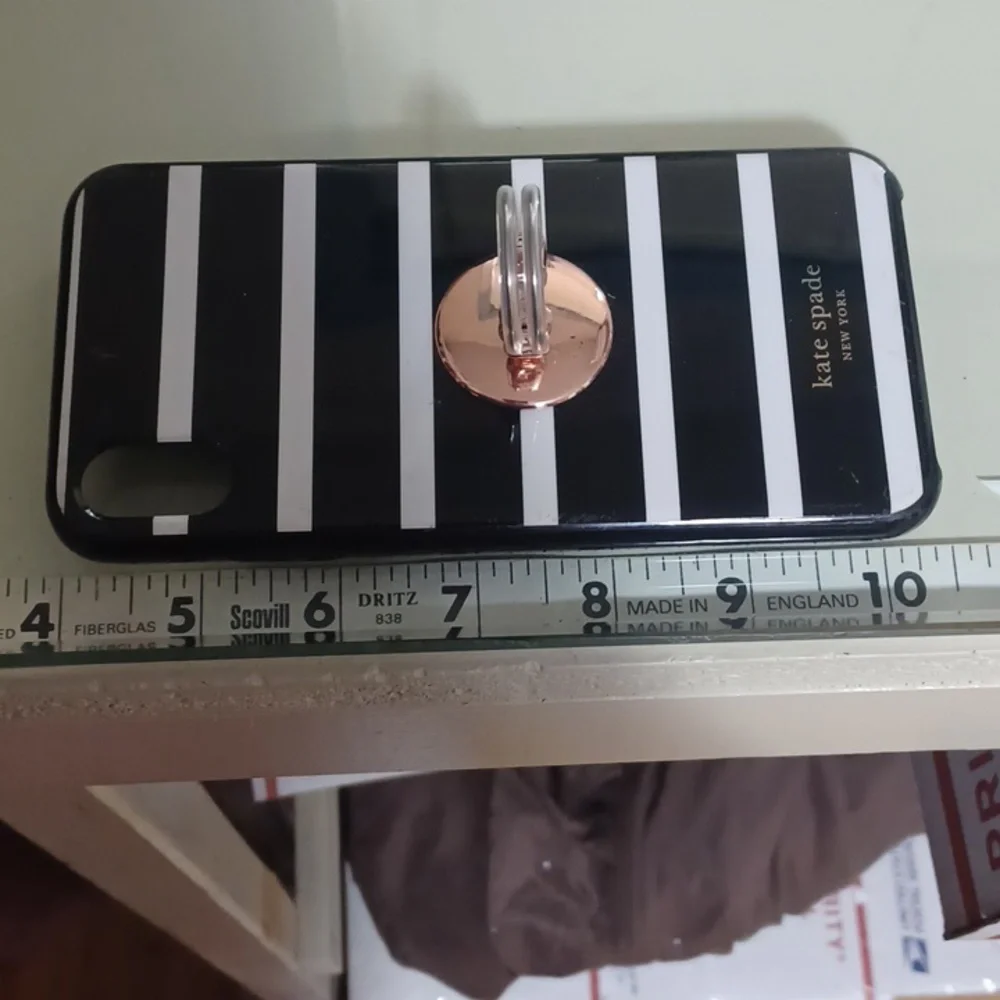 KATE SPADE PHONE COVER 📱 WITH FINGER RING ON BACK BEAUTIFUL BLACK AND WHITE